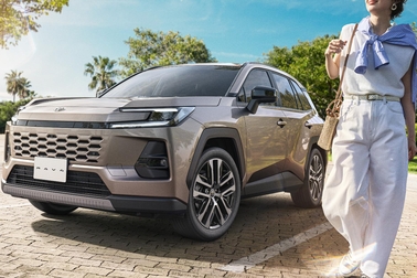 【モデル入り素材】Z（ハイブリッド）